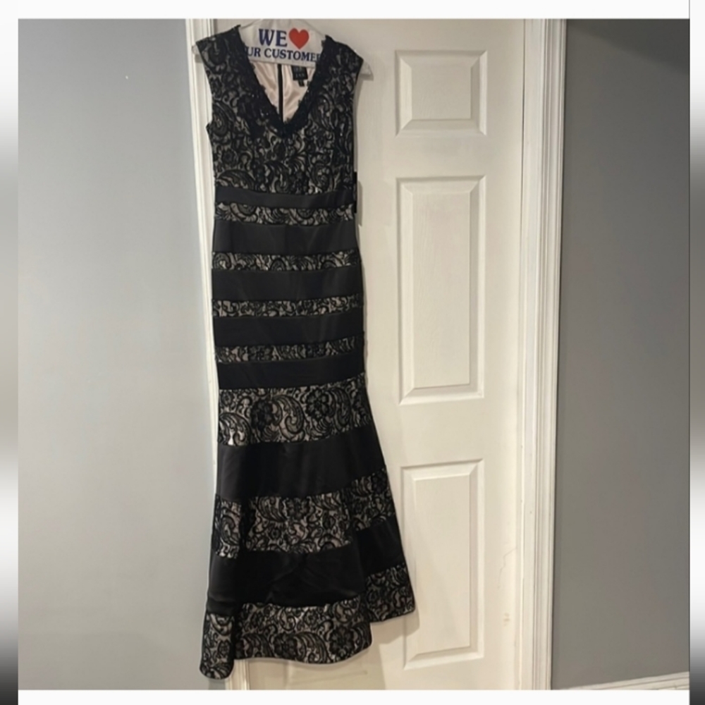 New Jax Fit and Flare Evening Gown Dress Black with Cream Satin Underlay Size 6
